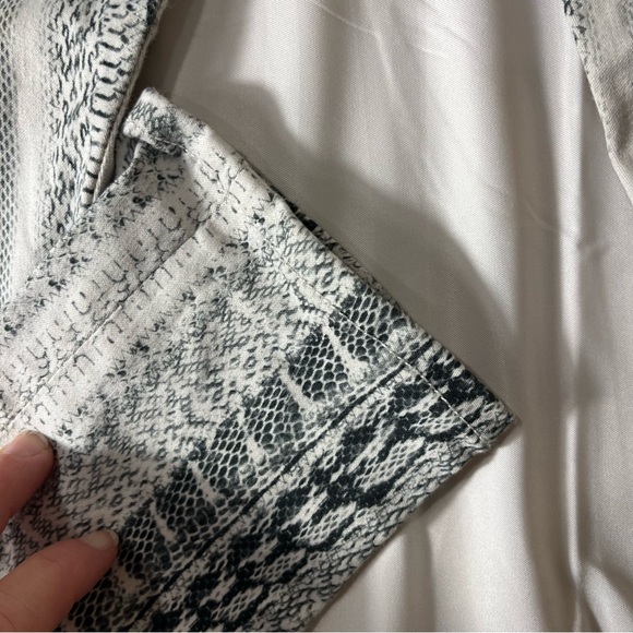 7 for all Mankind Snake skin print Jeans Size 27 - Picture 7 of 9